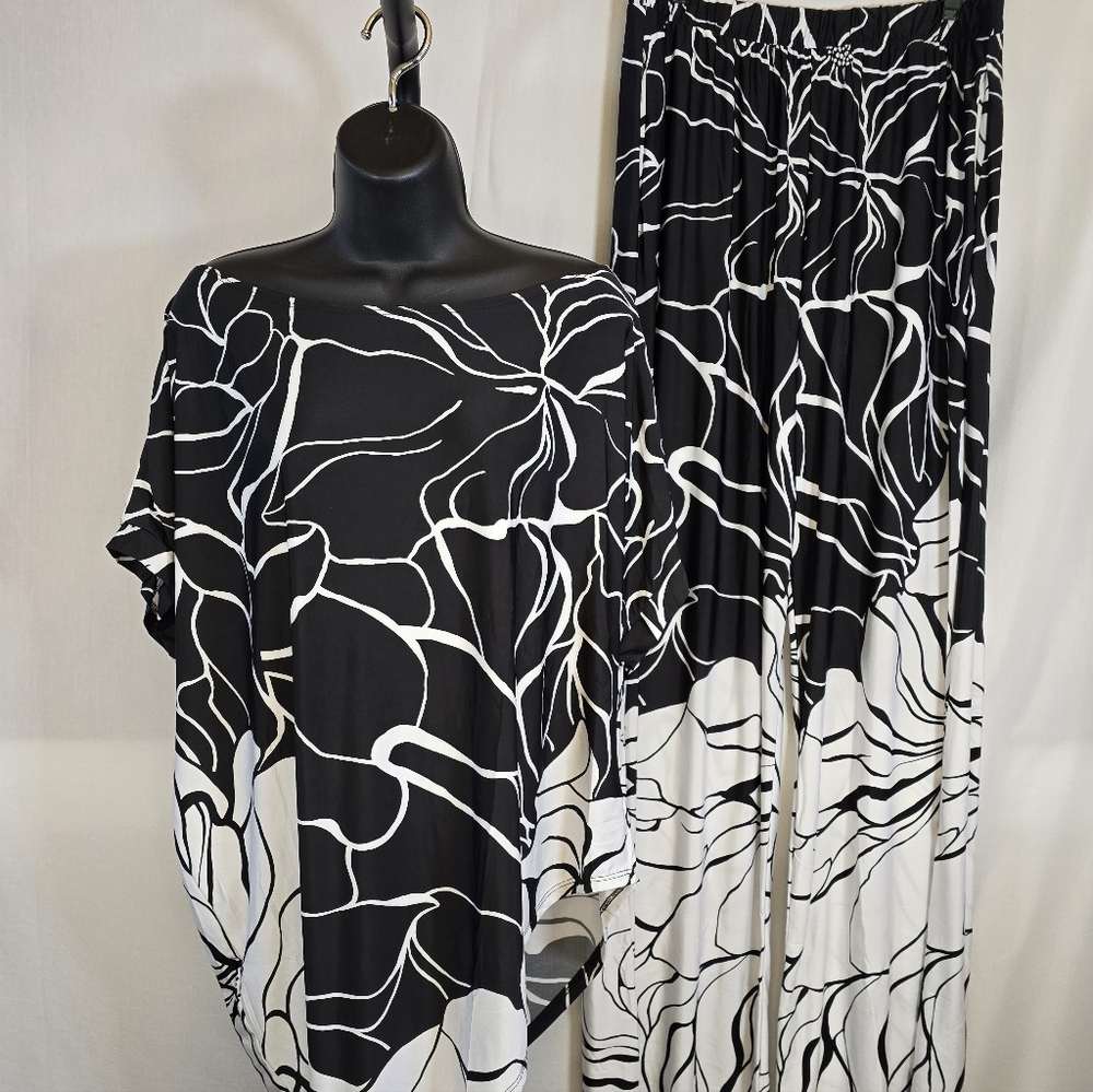 Plus Black and White Floral Short Sleeve Women's Pantsuit